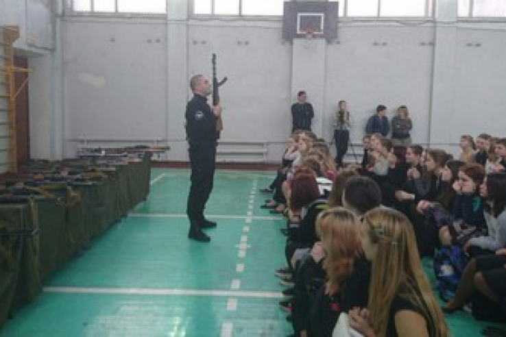 Школьники Ленинградской области узнали об основах военной службы