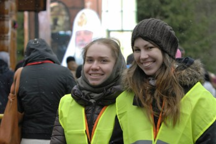 Областные волонтеры помогали в организации встречи с Патриархом Кириллом в Гатчине