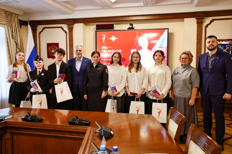 Паспорт в торжественный день!