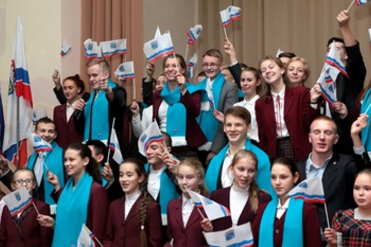 Молодежь приняла участие в сетевой акции, посвященной официальным символам Ленинградской области
